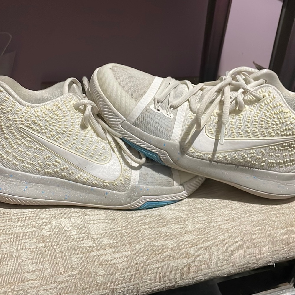 basket ball shoes